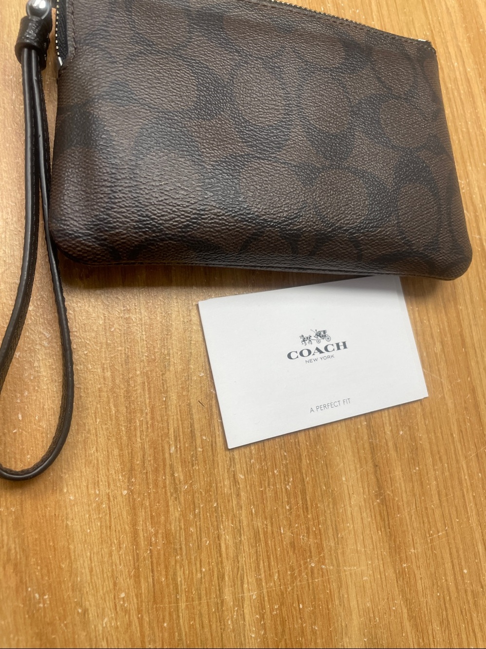 Coach corner zip 22713 wristlet